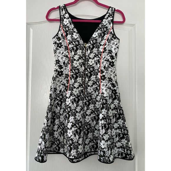 Banana Republic Floral Fit Flare Dress Size 0P - Picture 6 of 10